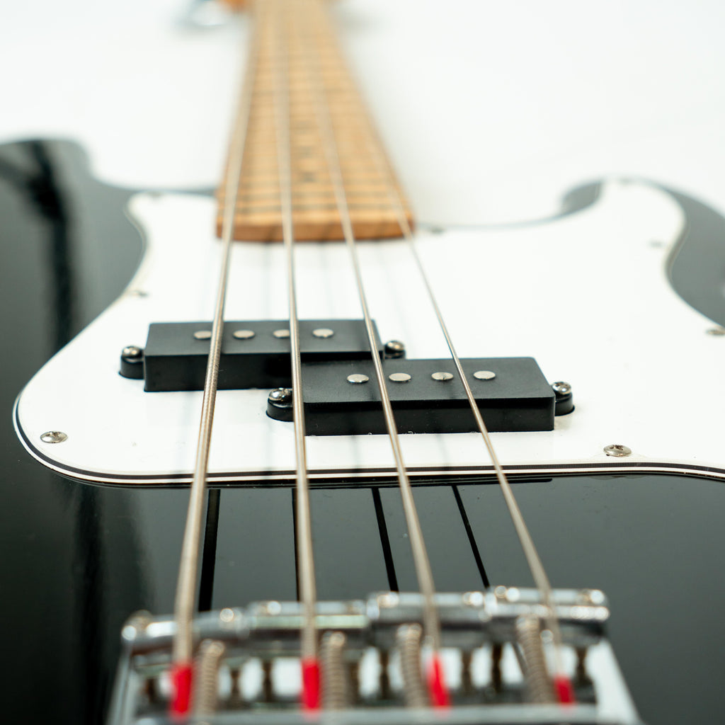 BAJO PRECISION CUATRO CUERDAS BLACK HAWK NEGRO