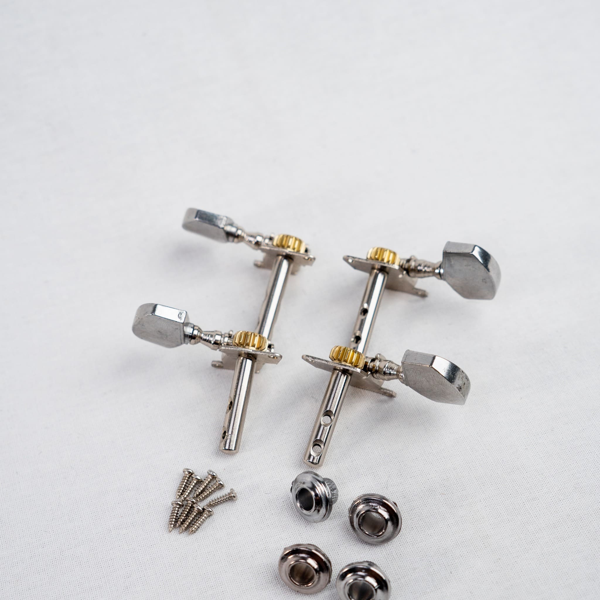 SET DE CLAVIJAS SENCILLAS DE METAL P/ CUATRO