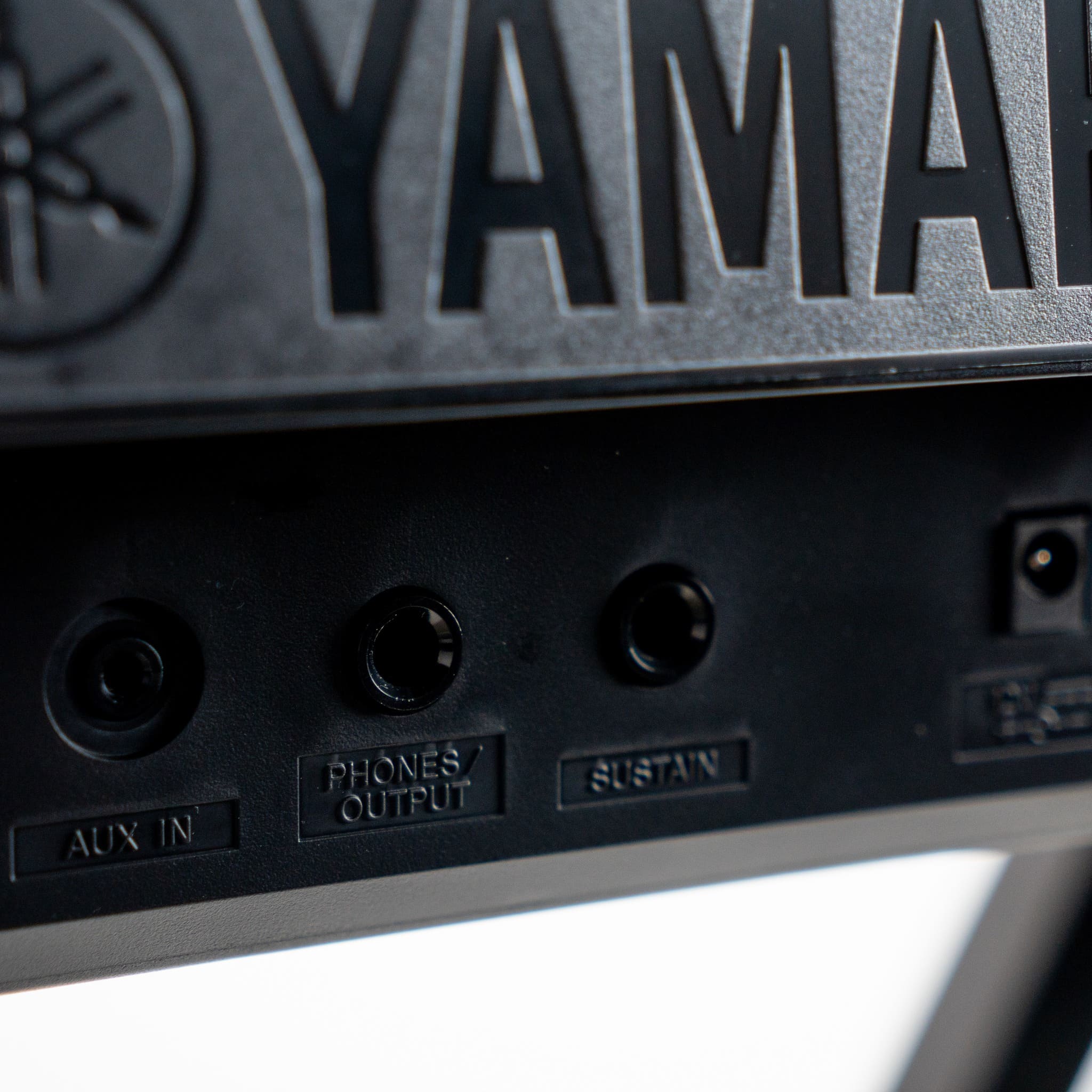 TECLADO YAMAHA PSR-E283