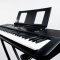 TECLADO YAMAHA PSR-E383