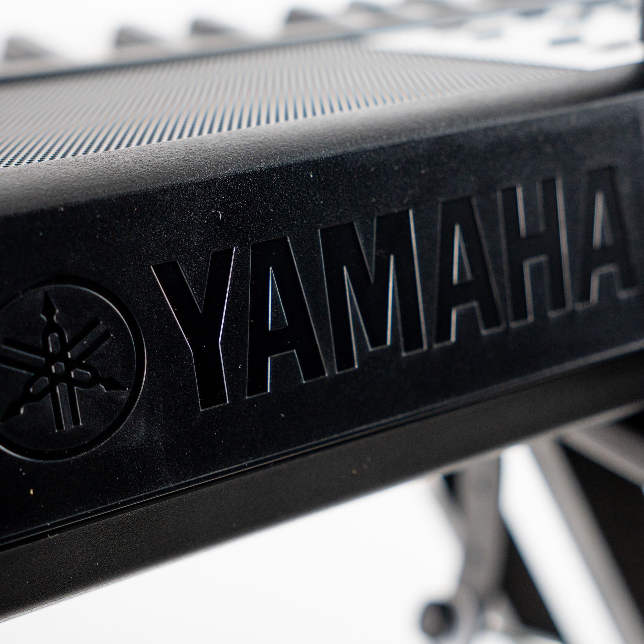 TECLADO YAMAHA PSR-E383